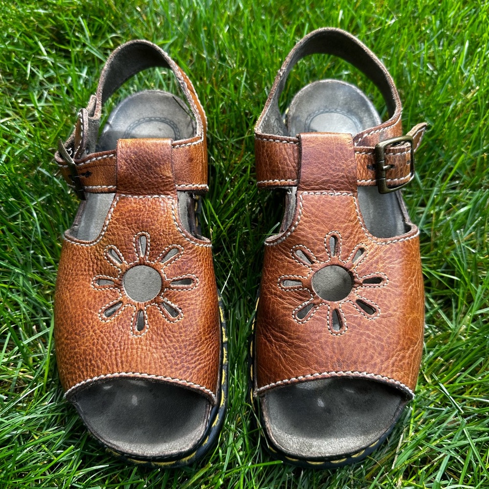 Dr. Marten Flower Y2K Sandals Brown
